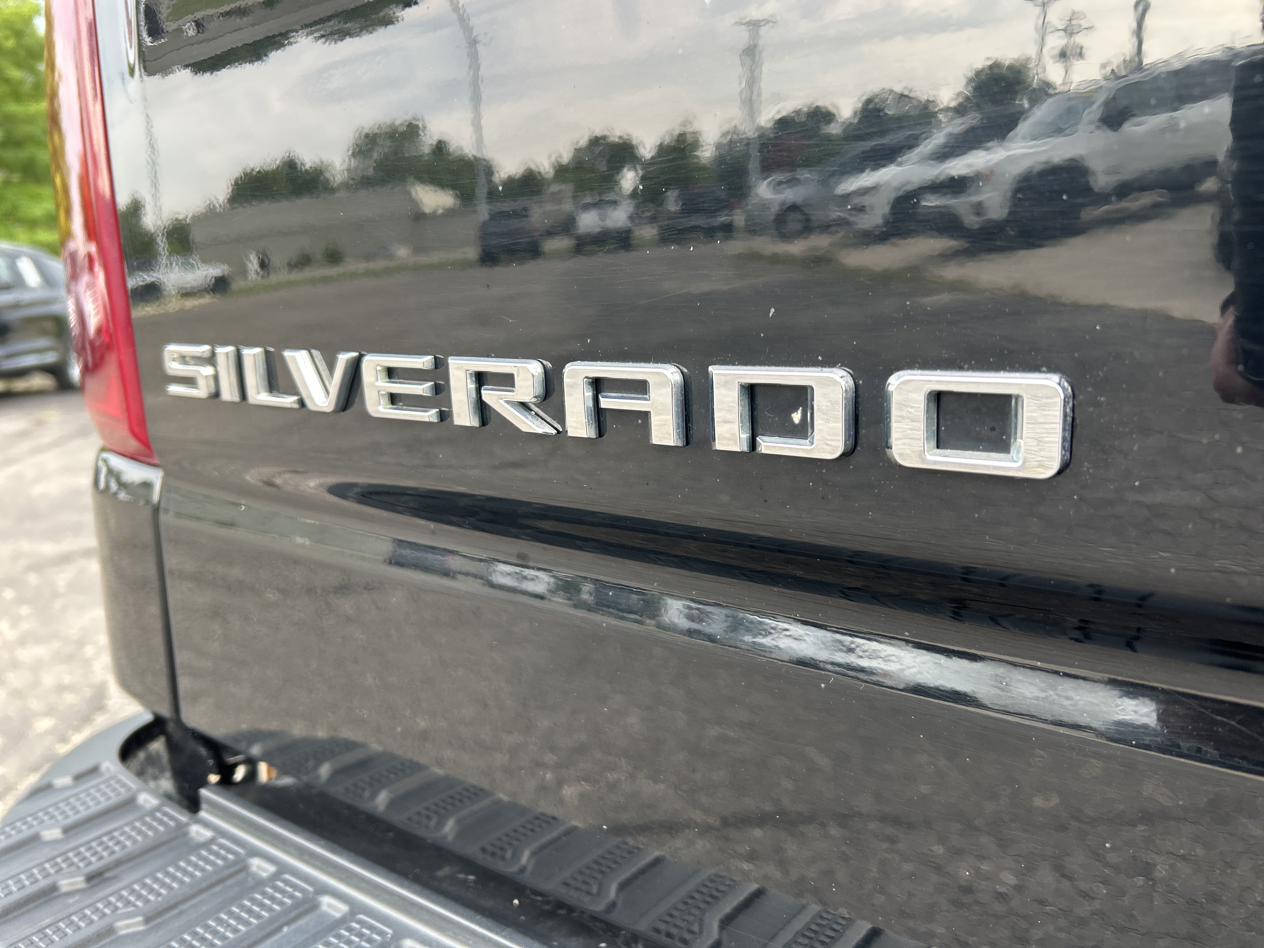 Used 2020 Chevrolet Silverado 1500 High Country w/ Technology Package AWD/4WD image 28