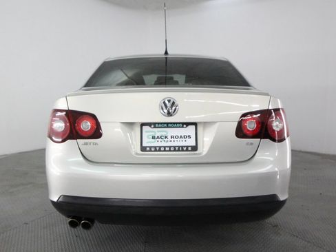 Used 2010 Volkswagen Jetta Limited Edition FWD image 8