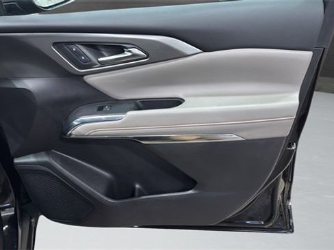 Used 2025 Chevrolet Traverse LT image 48