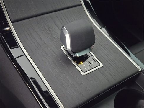 New 2026 Land Rover Range Rover Velar Dynamic SE image 25