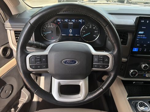 Used 2022 Ford Expedition XLT AWD/4WD image 30