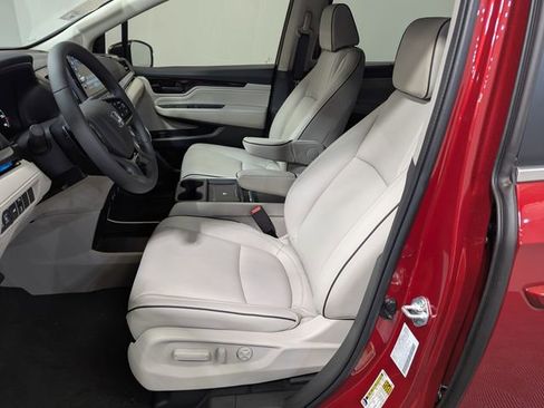 New 2026 Honda Odyssey Touring image 11
