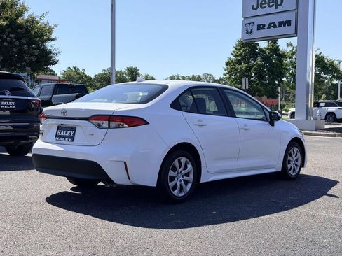 Used 2023 Toyota Corolla LE FWD image 2
