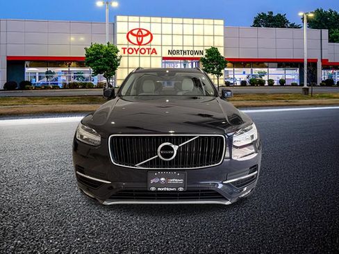 Used 2019 Volvo XC90 T5 Momentum w/ Multimedia Package AWD/4WD image 4