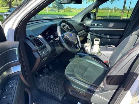 Used 2019 Ford Explorer XLT w/ Equipment Group 202A AWD/4WD image 10
