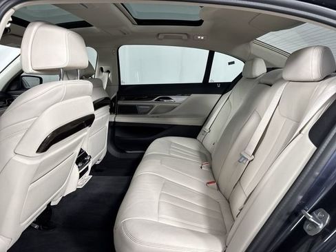 Used 2020 BMW 740i xDrive 740i xDrive w/ Cold Weather Package image 22