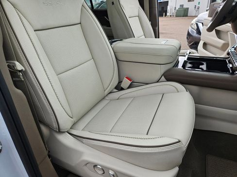 New 2026 GMC Yukon Denali image 32