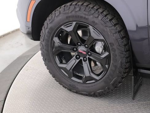 Used 2025 GMC Yukon AT4 Ultimate AWD/4WD image 13