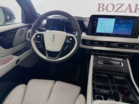 New 2026 Lincoln Aviator Black Label w/ Jet Appearance Package AWD/4WD image 25