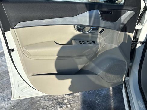 Used 2017 Volvo XC90 T6 Momentum w/ Vision Package image 15