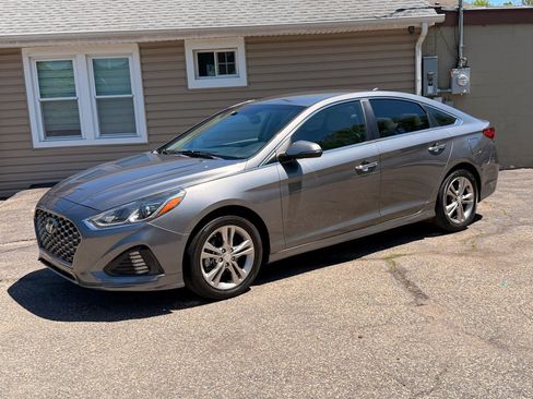 Used 2019 Hyundai Sonata SEL FWD image 2