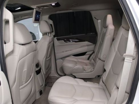 Used 2017 Cadillac Escalade Luxury image 26