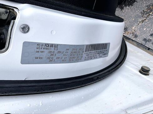 Used 2020 Chrysler Pacifica Touring-L FWD image 4