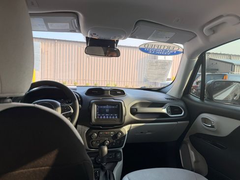 Used 2021 Jeep Renegade Latitude AWD/4WD image 8