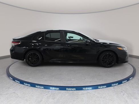 Used 2018 Toyota Camry SE w/ Moonroof Package FWD image 5