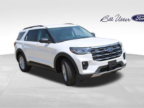 New 2026 Ford Explorer Active w/ Active Comfort Package RWD image 2