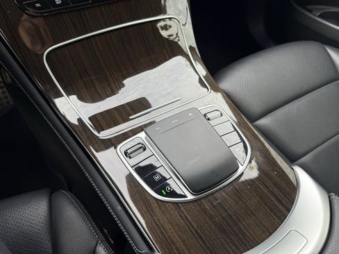 Used 2020 Mercedes-Benz GLC 300 image 21