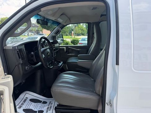 Used 2022 Chevrolet Express 2500 w/ Driver Convenience Package RWD image 9