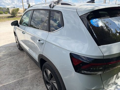 Used 2025 Volkswagen Taos SE AWD/4WD image 9