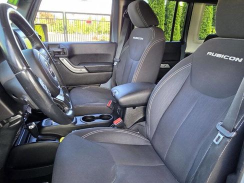 Used 2015 Jeep Wrangler Unlimited Rubicon w/ Connectivity Group AWD/4WD image 11
