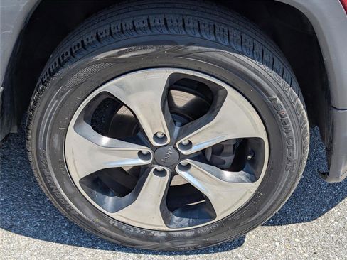 Used 2018 Jeep Compass Latitude w/ Popular Equipment Group AWD/4WD image 11