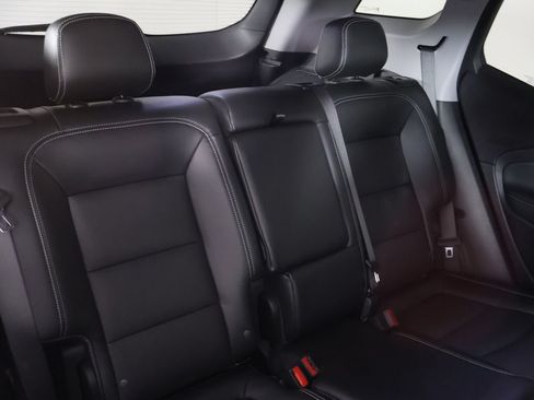Used 2023 GMC Terrain SLT w/ Infotainment Package II AWD/4WD image 33