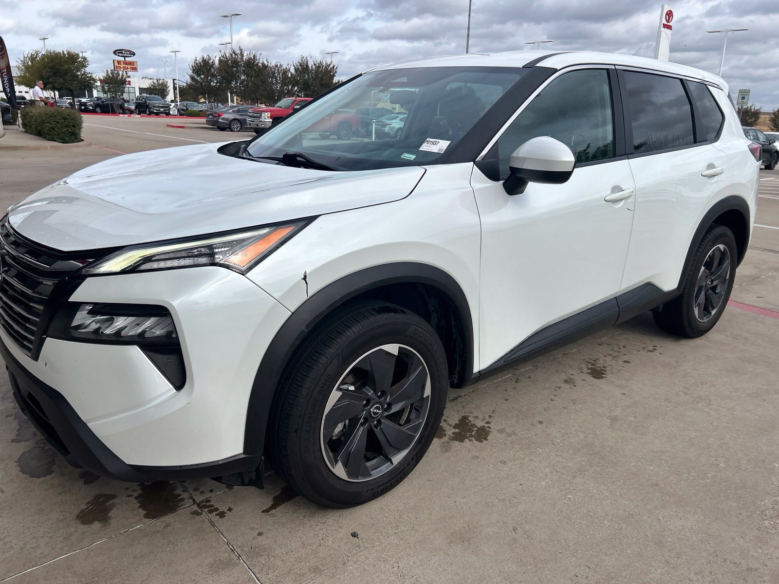 Used 2024 Nissan Rogue SV FWD image 27