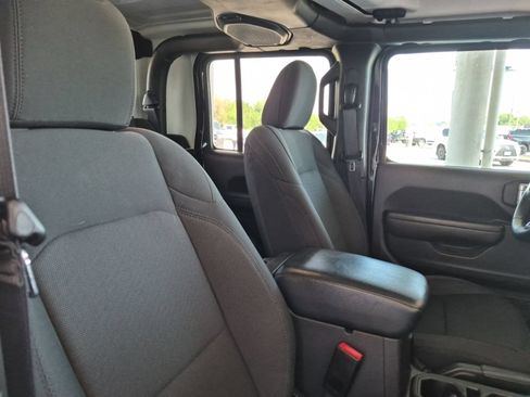 Used 2022 Jeep Gladiator Sport AWD/4WD image 5