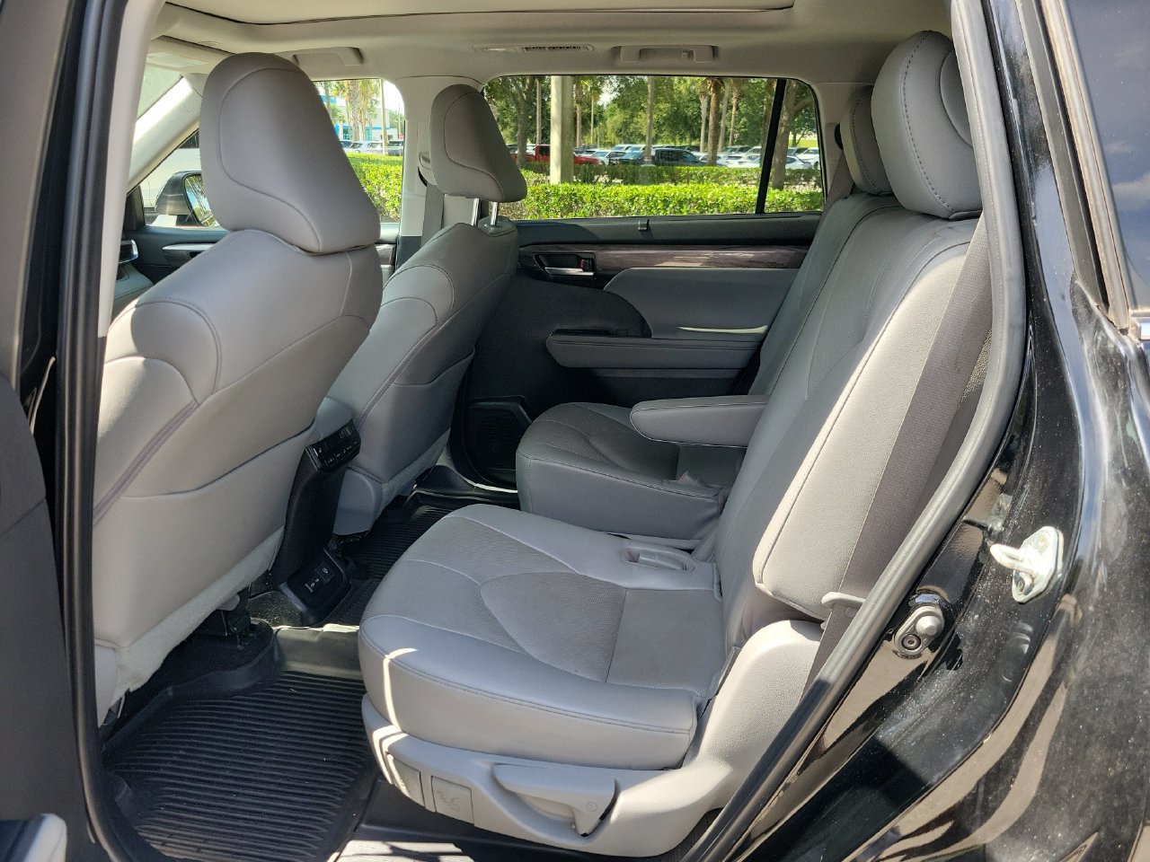 Used 2023 Toyota Highlander Platinum FWD image 11