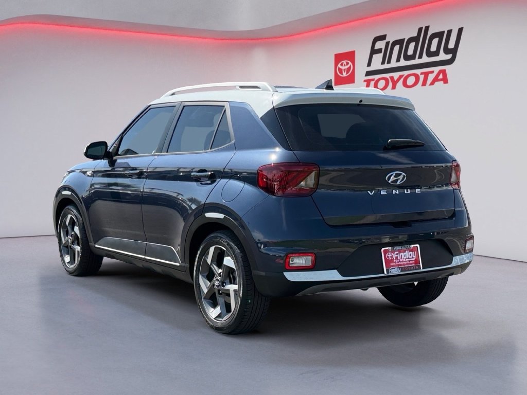 Used 2022 Hyundai Venue Limited FWD image 2