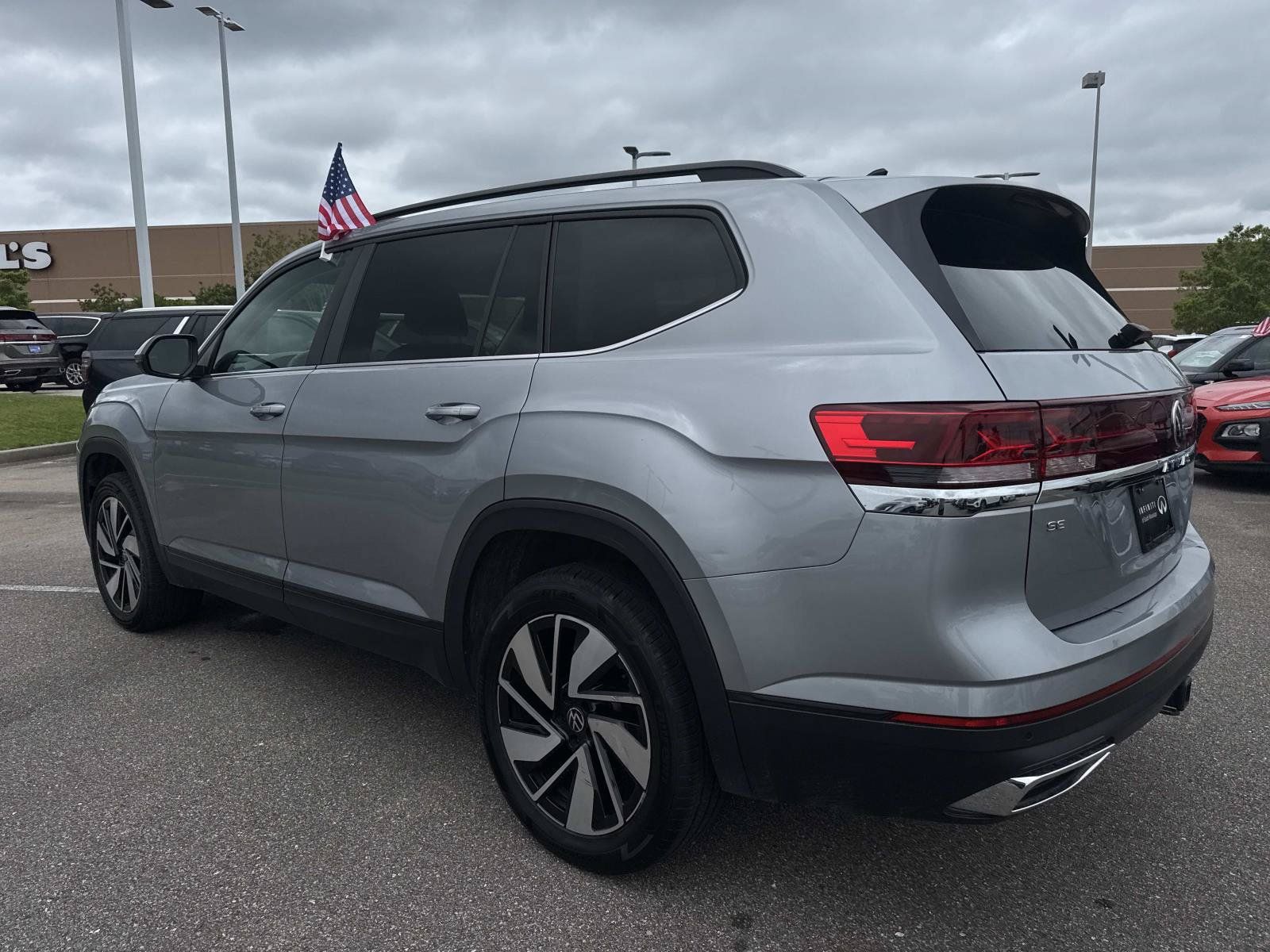 Used 2024 Volkswagen Atlas SE FWD image 7