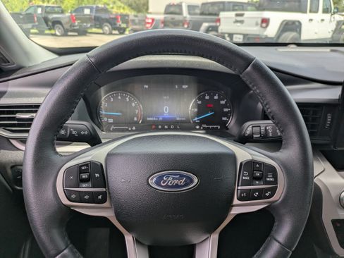 Used 2024 Ford Explorer XLT RWD image 23