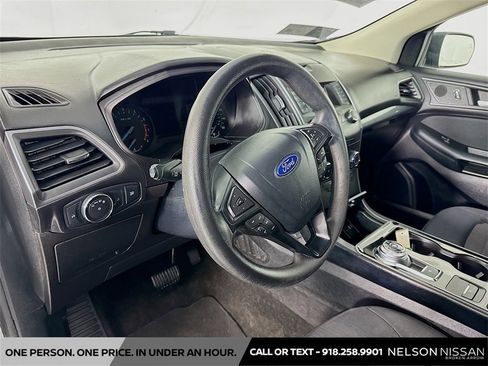 Used 2019 Ford Edge SE image 9
