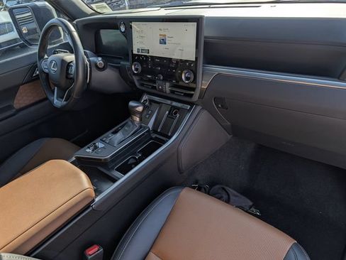 Used 2025 Lexus GX 550 w/ Accessory Package (2T) AWD/4WD image 35