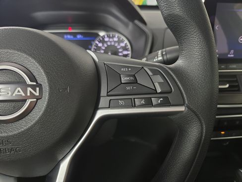 Used 2024 Nissan Altima 2.5 SV FWD image 16