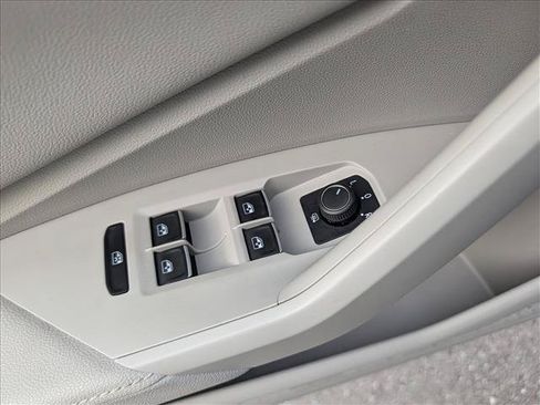 Certified 2025 Volkswagen Jetta S FWD image 24
