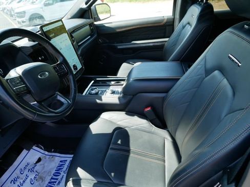 Used 2024 Ford Expedition Platinum AWD/4WD image 7