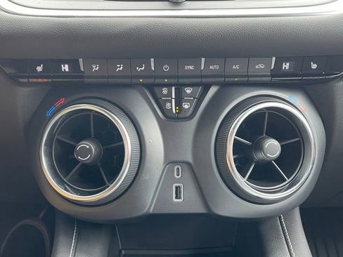 Used 2025 Chevrolet Blazer LT image 13