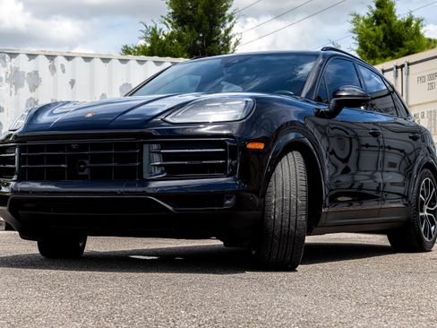 Used 2024 Porsche Cayenne S AWD/4WD image 8