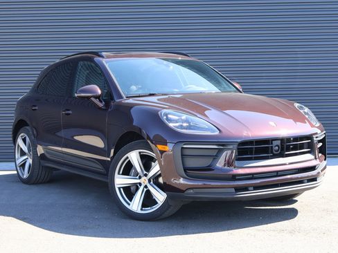 Certified 2026 Porsche Macan AWD/4WD image 8