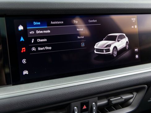 Certified 2025 Porsche Cayenne image 34