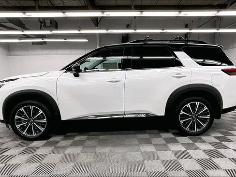 New 2026 Nissan Pathfinder Platinum AWD/4WD image 17