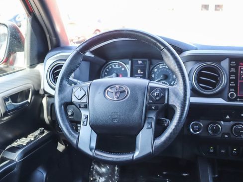 Used 2022 Toyota Tacoma TRD Off-Road w/ TRD Premium Off Road Package AWD/4WD image 17