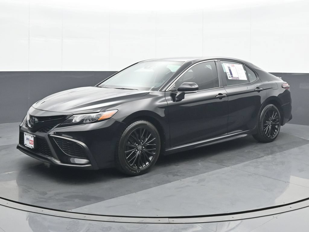 Used 2022 Toyota Camry SE AWD/4WD image 2