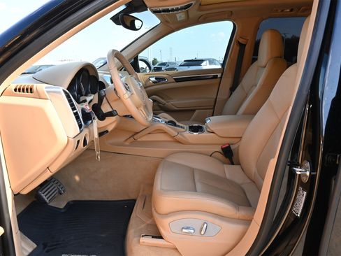 Used 2013 Porsche Cayenne S image 17