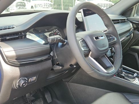 Used 2024 Jeep Compass Latitude w/ Convenience Group AWD/4WD image 10