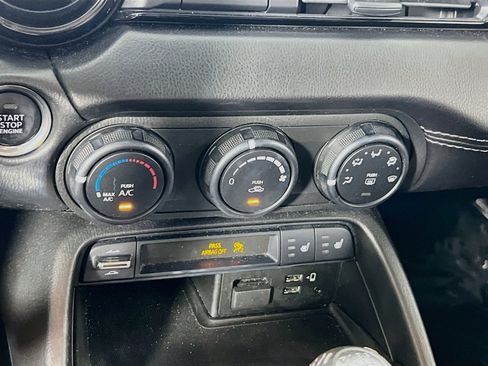 Used 2021 MAZDA MX-5 Miata RF Club RWD image 15