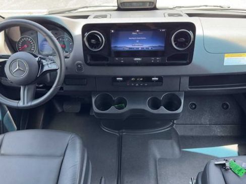 Used 2025 Mercedes-Benz Sprinter 2500 image 22