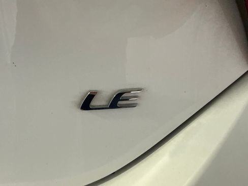 Used 2018 Toyota Corolla LE FWD image 14