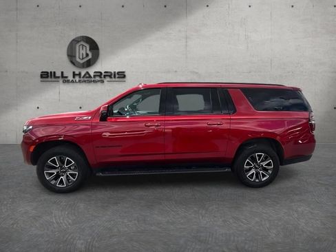 Used 2024 Chevrolet Suburban Z71 w/ Luxury Package AWD/4WD image 8